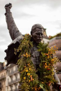 a statue of a man with a wreath around his neck