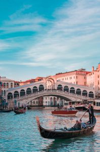 Rialto Bridge, Venice Italy - the tourist guide, Oded Gold. שלומי טהורי 
